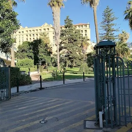 Imperial Palace Bord De * Μεντόν