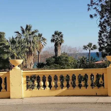 Imperial Palace Bord De アパート